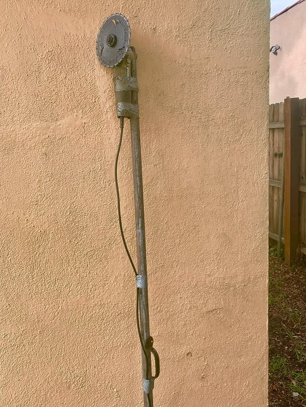 3. Выглядит абсолютно безопасно. По крайней мере так думает тот, кто создал это чудо