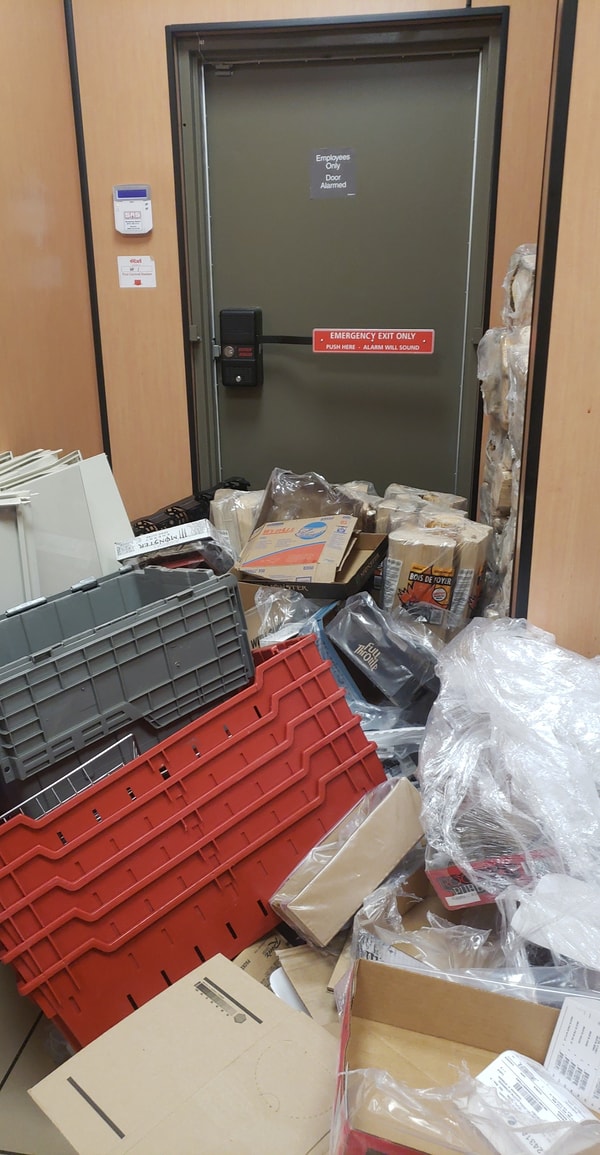 8. Запасной выход в продуктовом магазине. Пожаробезопасность на высоте 👍