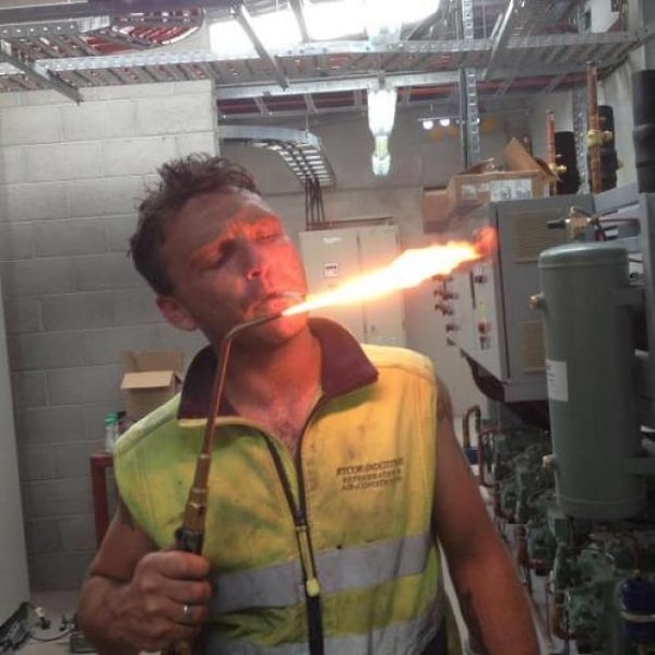 22. Потому что зажигалки и спички для слабаков