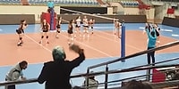 Rakip Takım Antrenörüne Tribünden Terlik Fırlatan Kadın
