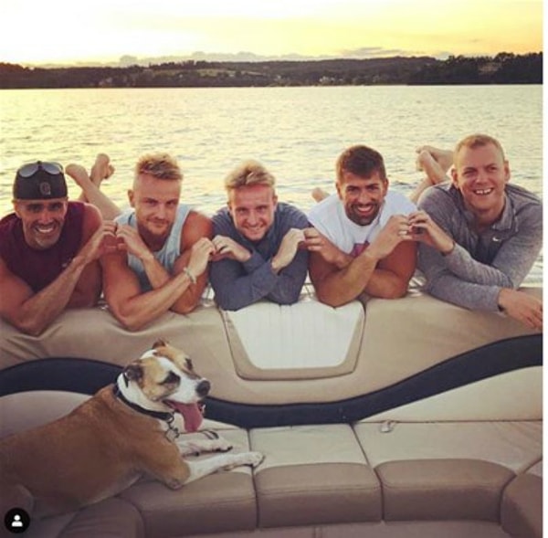 14. Для хорошего фото нужно взяться за ручки