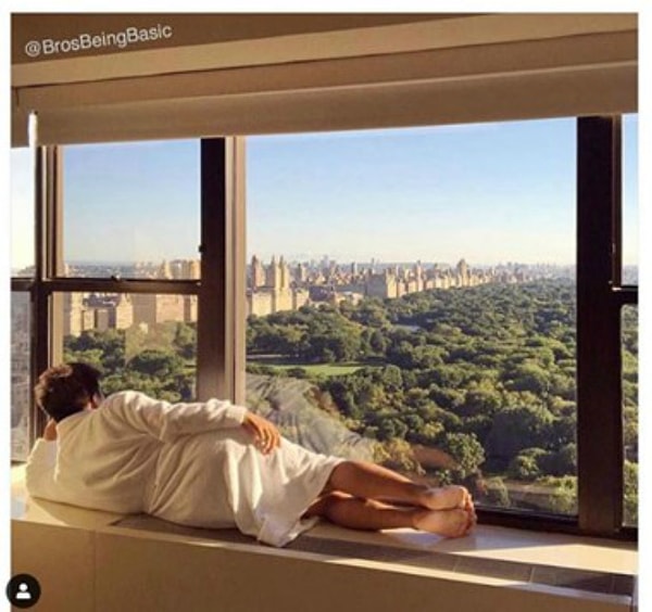 15. Чтобы злопыхатели поверили, что вы действительно были в крутом отеле, нужно вот так сняться!