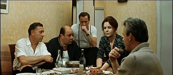 7. Как герой фильма «Белорусский вокзал» прозвал свой батальон?