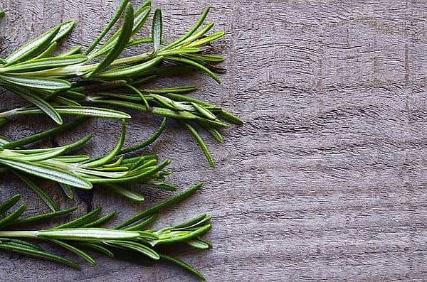 2. Это фотография тимьяна.