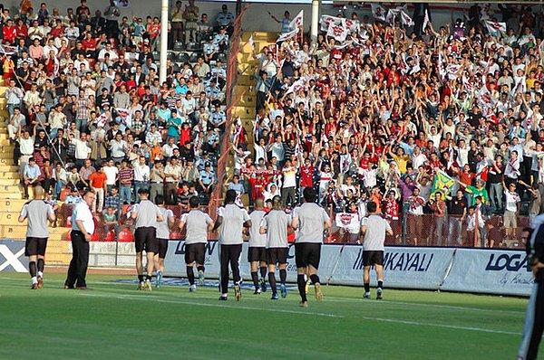 2004 yılında Kamil Ocak Stadı'nda kazanılan 1-0’lık Roma zaferiyle bütün ülkeyi sevince boğan, 2001 yılında son haftalarda kaçırdığı şampiyonlukla hafızalara kazınan Gaziantepspor, gelecek yıldan itibaren yoluna Bölgesel Amatör Lig'den devam etmeye çalışacak.