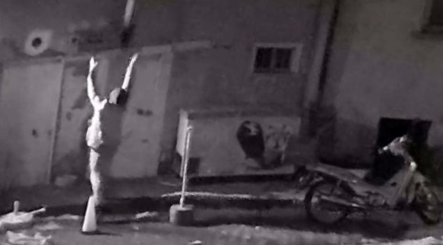 Zamanla yarış, çevredeki apartmanın güvenlik kamerasına yansıdı.
