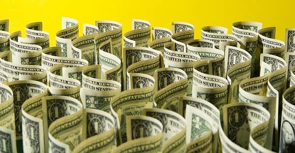 4. Многие считают, что счастье за деньги не купишь. А как думаете вы?