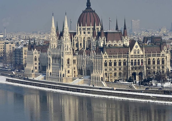 3. Что насчет Венгрии? Имела сухопутную границу с СССР?