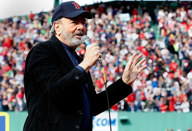 8. Neil Diamond ve "Sweet Caroline"