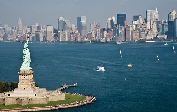 16. Имел ли СССР сухопутные границы с США?