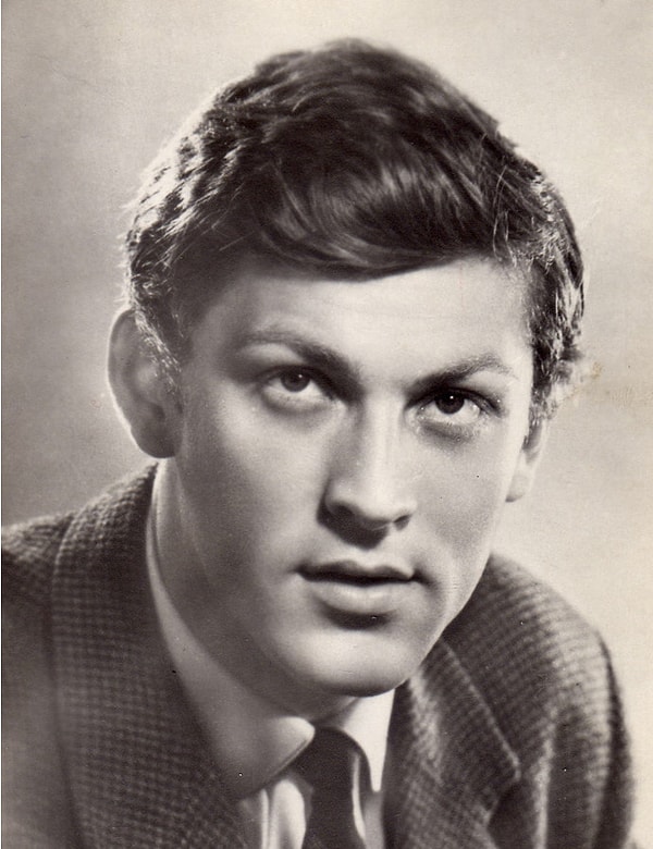 11. Узнаете этого артиста?