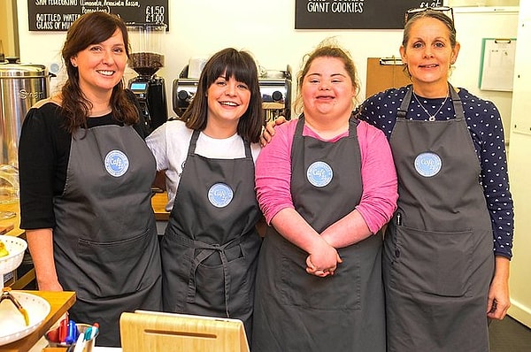 4. По словам директора заведения, сотрудники с синдромом Дауна с нетерпением ждут начала нового рабочего дня