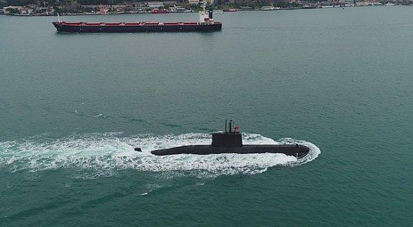 Deniz Kuvvetleri Denizaltı Filosu Komutanlığı preveze sınıfı "TCG Sakarya S-354" isimli denizaltının kapılarını İhlas Haber Ajansı'na açtı.