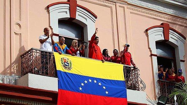 Maduro, ABD ile tüm diplomatik ilişkileri kestiklerini ve ABD'li diplomatların ülkeyi 72 saat içinde terk etmelerini söyledi.