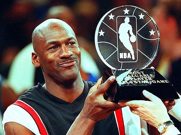 12. Aynı zamanda bir dünya markasıdır Kova burcu! NBA'in resmi sitesine göre tüm zamanların en büyük basketbol oyuncusu: Michael Jordan