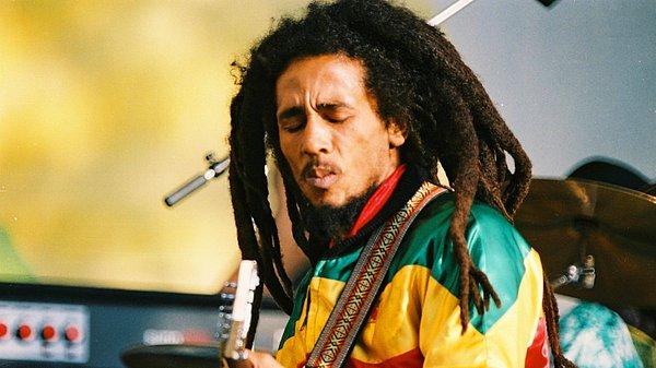 14. Bir zamanlar yerini kimsenin bilmediği Jamaika'yı tüm dünyaya tanıtan, gelmiş geçmiş en büyük reggae ustası: Bob Marley