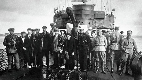 7. Какой фильм был отмечен золотой медалью на Парижской выставке искусств в 1926 году?