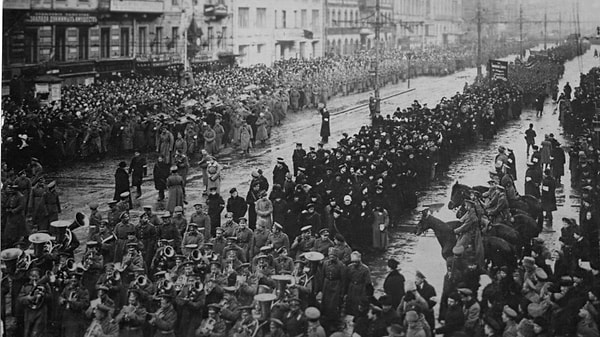 1. В каком году отмечали 50 лет советской власти?