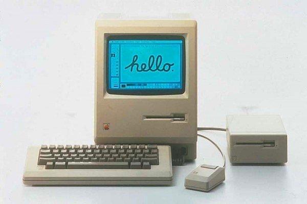 1. İlk Mac bilgisayarı: Macintosh 128K, 1984