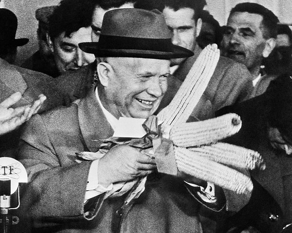 6. Во время Генеральной Ассамблеи ООН советский лидер Никита Хрущев вытворил нечто невообразимое. Что он сделал?