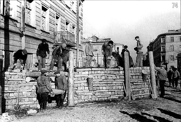 10. 4 тысячи дотов и дзотов...