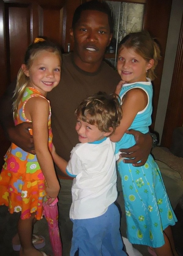 4. "В то время, когда моя мама крутила роман с Джейми Фоксом, мы все звали его дядя Джейми".