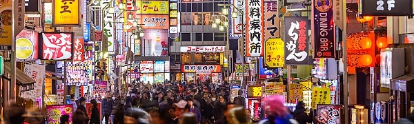 2. Где вы сможете прогуляться по такой многолюдной улице?