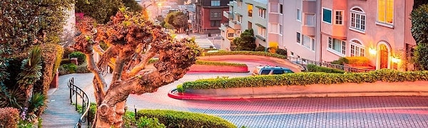 12. Эта самая изогнутая в мире улица располагается в городе ...