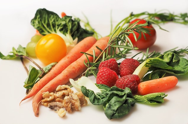 Tabii ki herkesin bu özel günü istediği şekilde geçirmeye hakkı var ama gruptaki diğer veganlar, bu kararın biraz ekstrem olduğuna karar verdi.