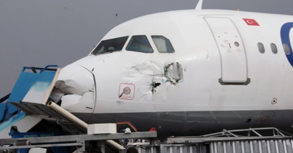 Uçaklar Sürüklendi Otobüsler Devrildi: Hortumun Vurduğu Antalya Havalimanı'nda Korkutan Manzara