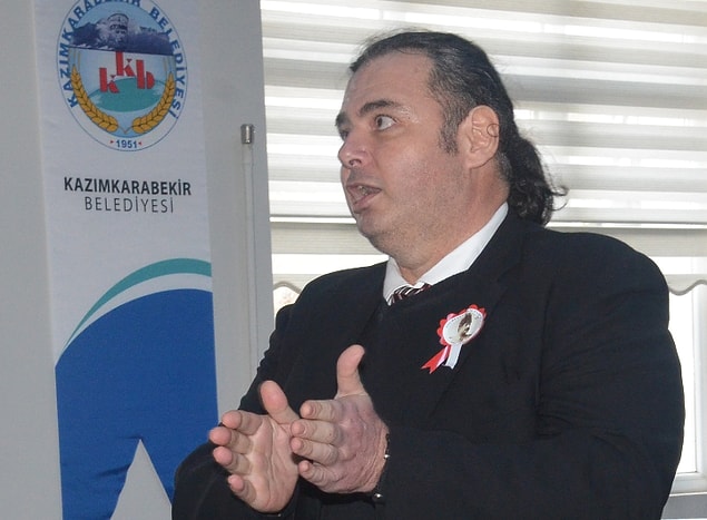 Salonda bulunan Karabekir'in torunu söz alarak Kurum'a tepki gösterdi: 'Karabekir'in ölümü hakkında konuşun.'