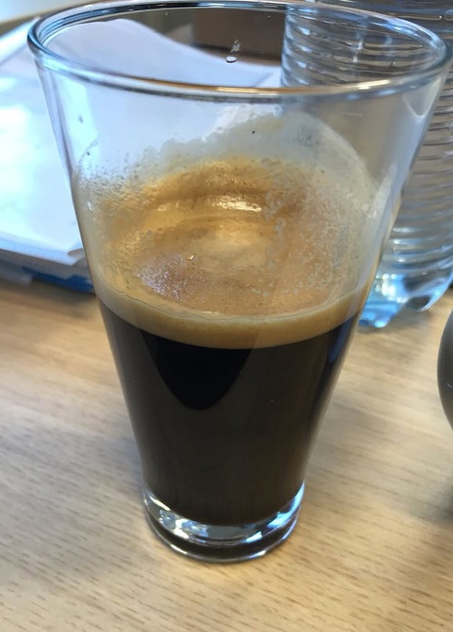 8. "Bir bardakta 5 shot espresso. Eğer bu da uyanmama yardımcı olmazsa, ne yapacağımı bilmiyorum."