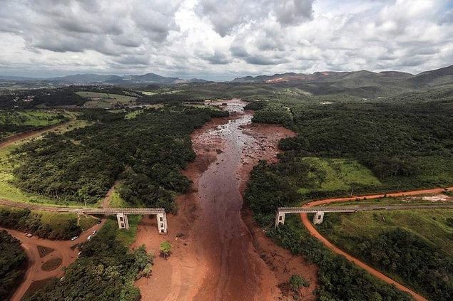 5 Kasım 2015'te yine Minas Gerais eyaletinde Vale ve BHP Billiton şirketlerinin ortaklaşa sahip olduğu bir baraj çökmüş ve 19 kişi hayatını kaybetmişti.
