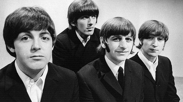 8. Çiçek çocuklar, farklı pencereler, özgürlük ve eşitlik... Kuralların değiştiği, dünya düzenine kafa tutulduğu bu dönemde, The Beatles üyeleri tarafından erkeklerin hayatına sokulan ‘mop top’ saç stili 60’ları ele geçirdi.