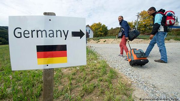 Avrupa’ya yönelik yaşanan sığınmacı akınında on binlerce çocuk ve genç de yanlarında bir velisi olmadan Almanya’ya geldi.