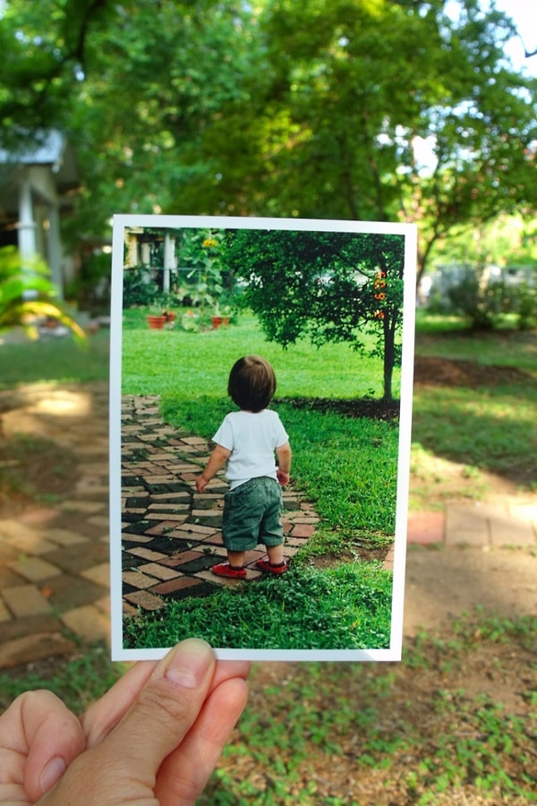 2. Этот ребенок уже взрослый, скорее всего