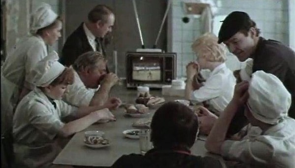 4. Как называлась советская телепрограмма, в которой рассказывали о происходящем за рубежом?