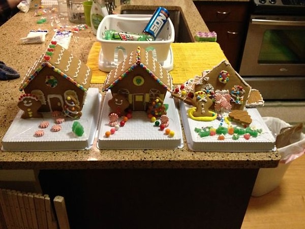 27. Угадайте, какой из пряничных домиков сделали на пьяную голову?