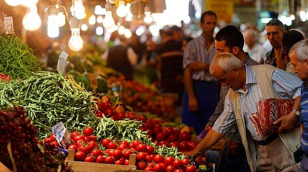 📌 Ortalama yaş sebze-meyve fiyatı mutfak harcamasını artırdı. Üstelik hesaplamada fasulye, patlıcan, sivri biber gibi fiyatı 10 TL’nin üstünde olan sebzeler dikkate alınmadı.