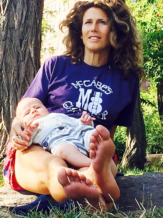 7. Şarkıcı Sophie B. Hawkins ise 2015 yılında 50 yaşındayken bir çocuk dünyaya getirdi.