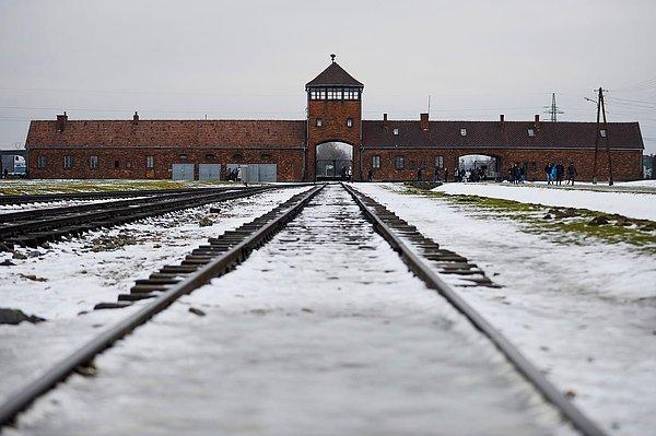 16 Ocak 2019 tarihinde eski Nazi ölüm kampının ana girişi.