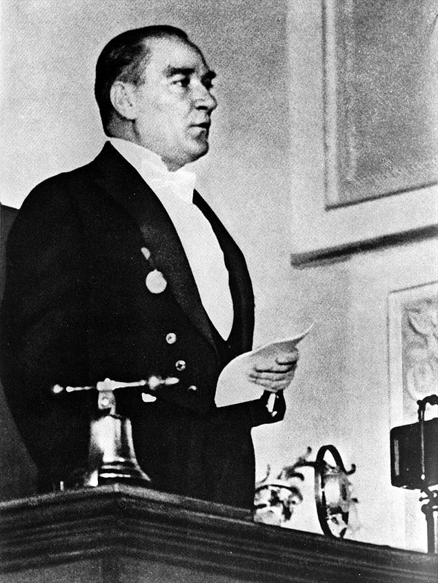 Kasım 1923, Atatürk için en zor ve yorucu dönemlerden birisiydi.