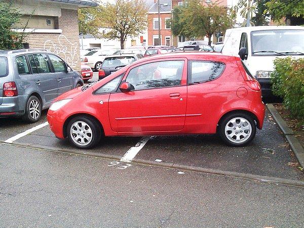 10. Arabayı nereye park edeceğini bilmeyenler gibi bir de nasıl park edeceğini bilmeyenler var tabi.