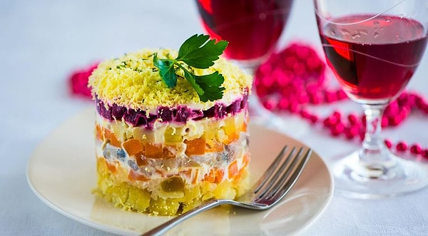 3. Простецкий вопрос. Чаще всего верхним слоем салата «Шубы» по советскому рецепту была…