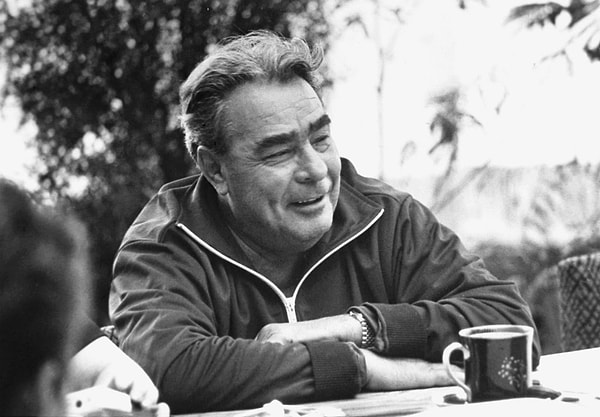 4. Какую сладость подарила украинская делегация Брежневу на его 70-летие?