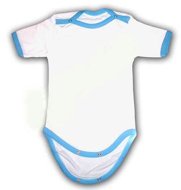 10. Bebek kıyafetlerinin omuz kısmında bulunan bu küçük kesim, kıyafetleri kolay giydirmekten çok aslında kolay çıkarmak için yapılmış.