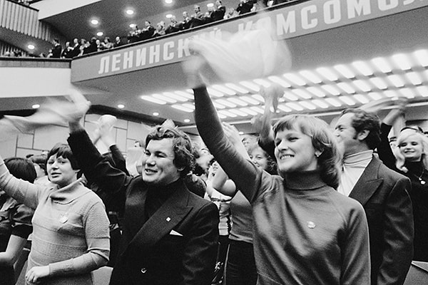 8. За что из этого комсомол не награждали?