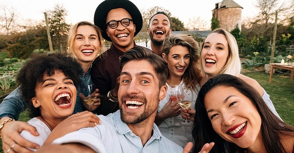 11. Изменяли ли члены вашей семьи или друзья?