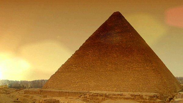 19. Piramitler aslında tamamen beyaz mermerle kaplıydı ve başlarında 24 ayarlık altından yapılma şapkalar vardı.