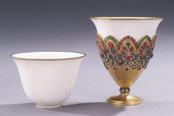 22. Kahve bardağınızın etrafını saran kağıt tutacağın adı "Zarf'tır" ve başka bir şekilde 800 yıldan beri varlığını sürdürmektedir.